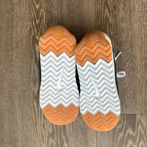 Nike Pacific - Size 7.5 Women's - Worn Once - Picture 6 of 9